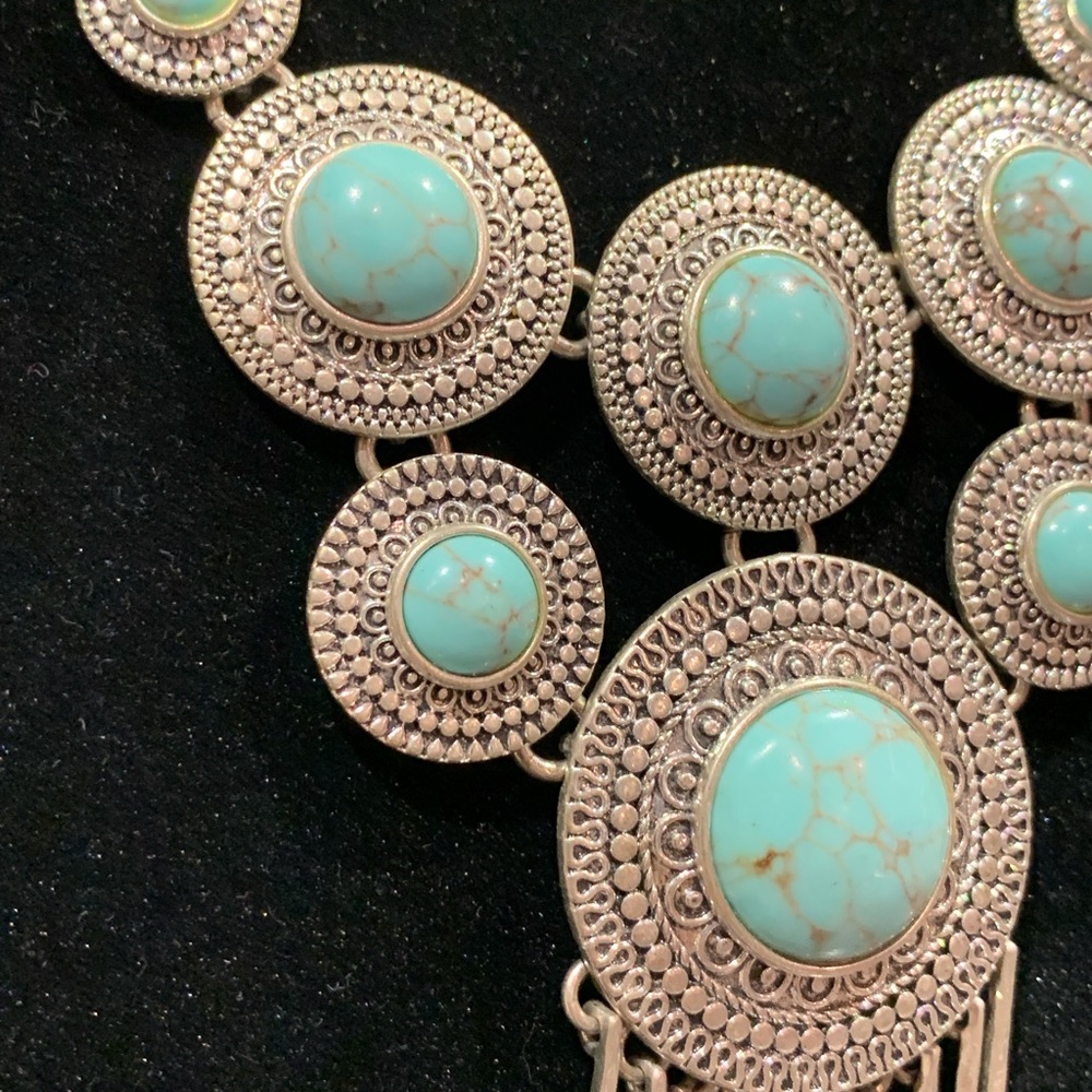 Silver toned necklace - turquoise colored & spiked detail American Indian style - Picture 4 of 11